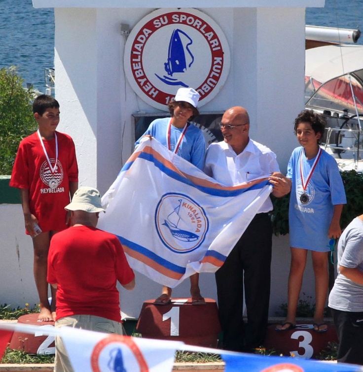 Sporcularımız madalya töreninde