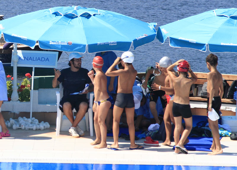 Aman çocuklar dikkat, uzuuuun süren açılış konuşmasından soonra HOcalarımızı da dinlemek lazım. ne dersiniz serdar-hoca-birseyler-anlatiyor.jpg